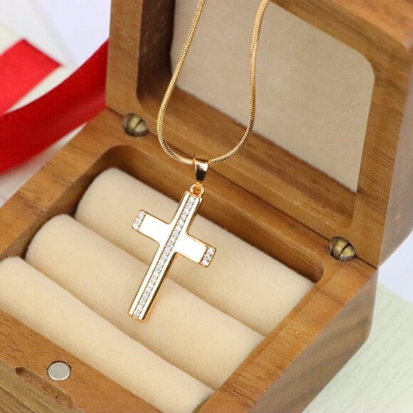 "Elegant Rose Gold Cross Pendant with Crystal Inlay Design, XPPT1269 - Picture 6 of 13